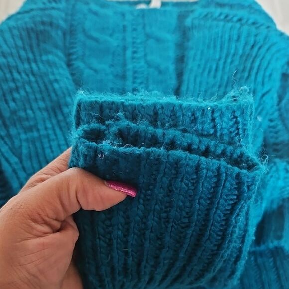 Aeropostale Blue Crew Neck Sweater with Vertical Knit Patterns - Picture 13 of 16